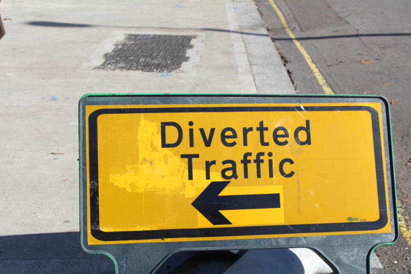 Diverted Traffic Sign - how to avoid writing